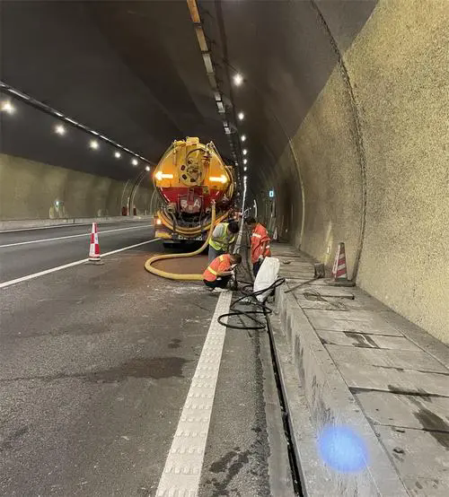 湛河隧道排水渠清淤